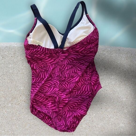 Nike Pink Padded Top One Piece Swim Suit - Picture 2 of 4